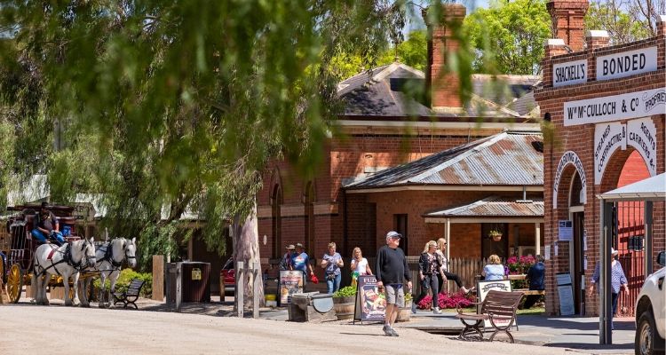 Historic Buildings in Echuca main streets featuring horse and carriage